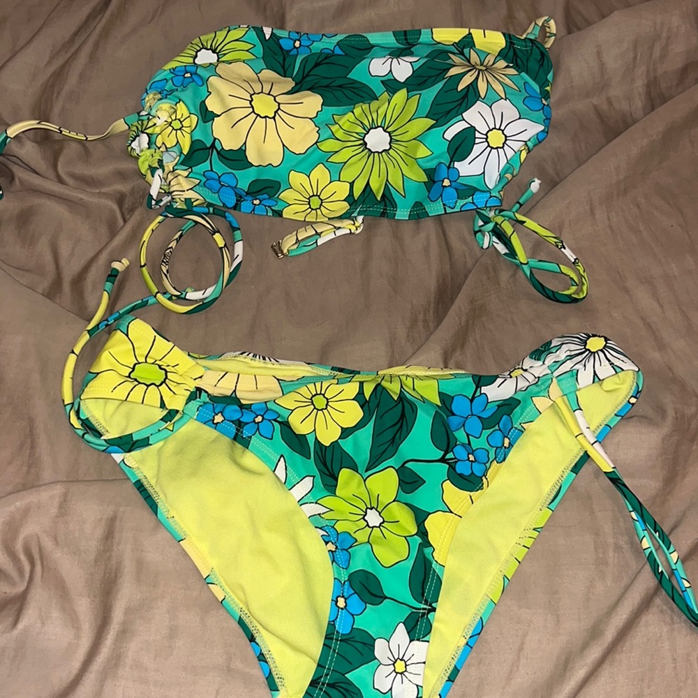 Swimsuit small never worn
